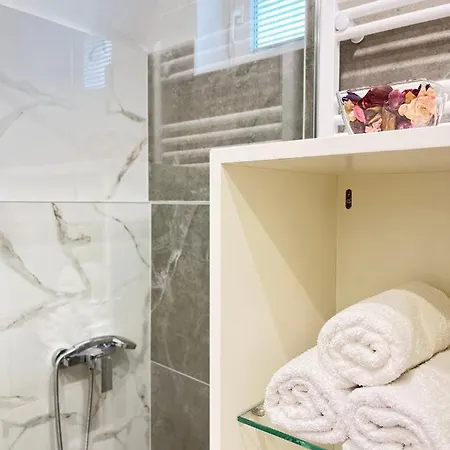 Under Castle شقة *